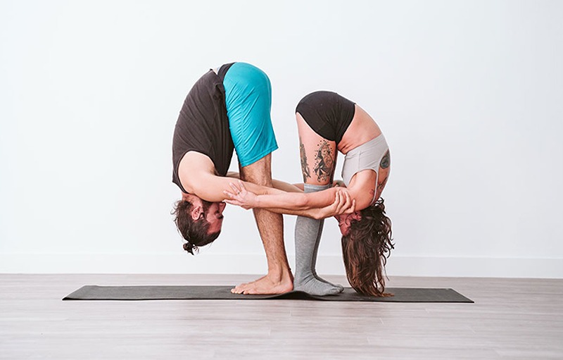 5 ways yoga can strengthen your relationships